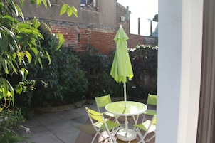 Quadruple Room | Desk, iron/ironing board, free WiFi, bed sheets