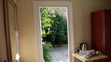 Habitación cuádruple | Vista al jardín