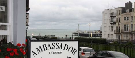 Vierbettzimmer | Schreibtisch, Bügeleisen/Bügelbrett, kostenloses WLAN, Bettwäsche