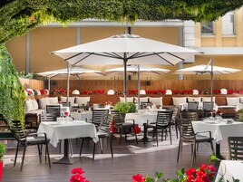 Lunch and dinner served