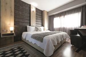 Dobbelt- eller tomannsrom – executive, 1 queensize-seng | Minibar, safe på rommet, skrivebord og blendingsgardiner