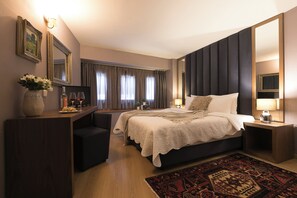 Comfort Double Room | Minibar, in-room safe, desk, blackout curtains - Plaza Hotel (Thessaloniki)
