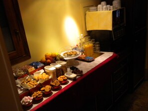 Petit déjeuner servi tous les jours en supplément
