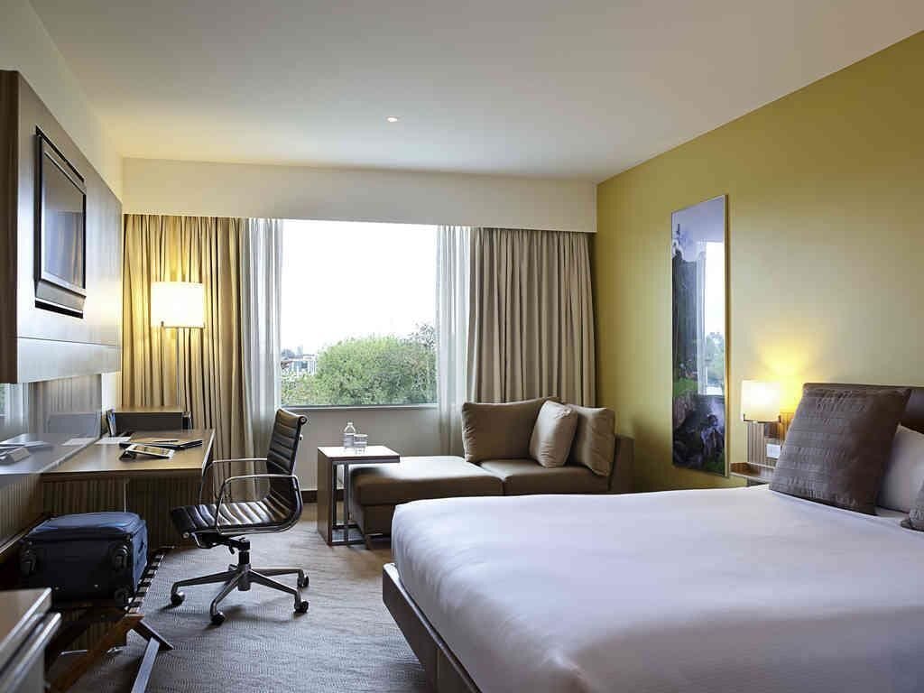 Superior Room, 1 Katil Raja (King) | Bar mini, peti besi dalam bilik, meja, ruang kerja komputer riba 