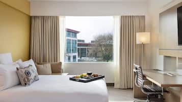 1 chambre, minibar, coffres-forts dans les chambres, bureau