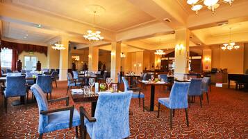 Tägliches englisches Frühstück (14.95 GBP pro Person)