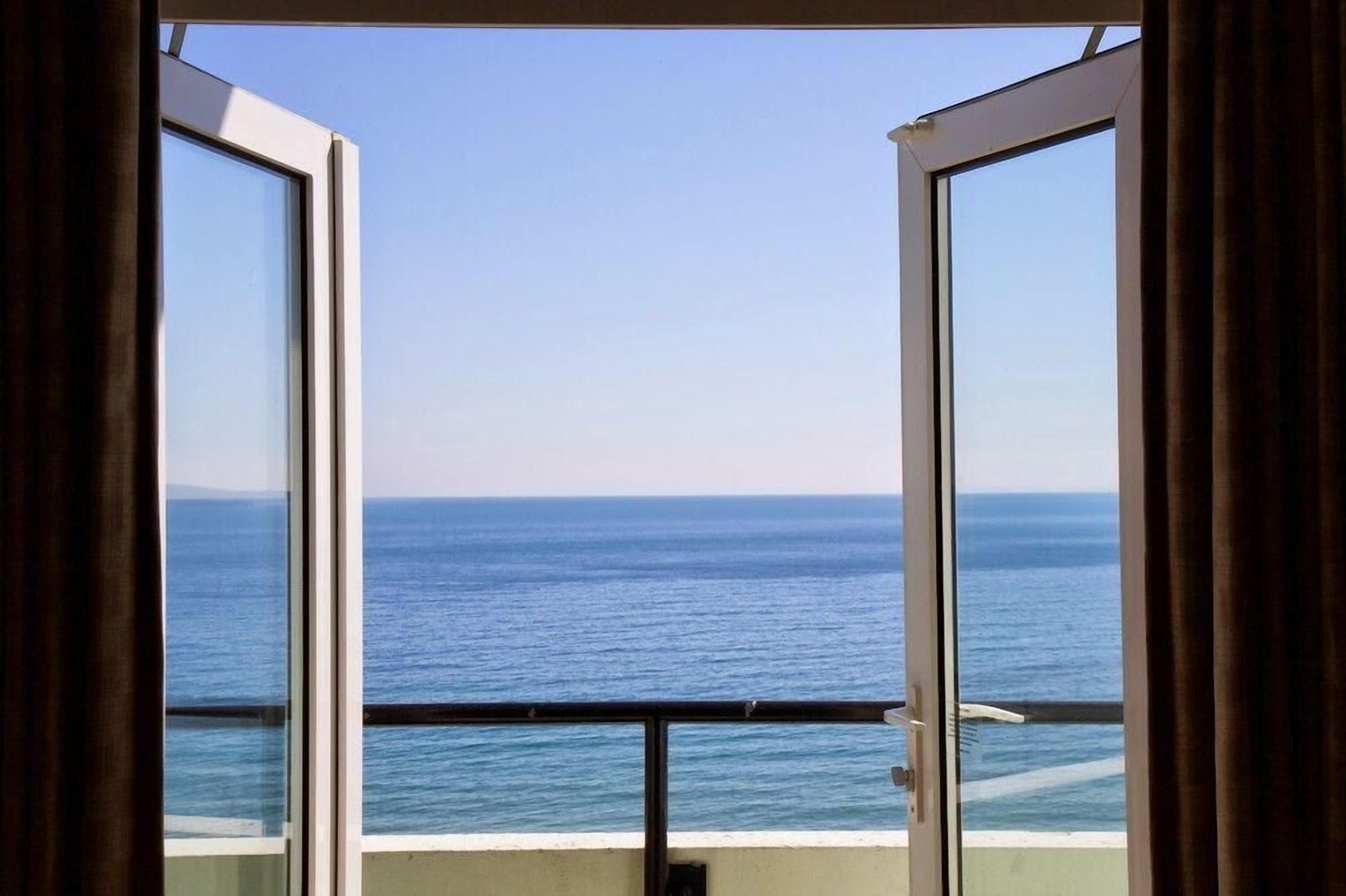 Quarto superior, 1 cama de casal (with view) | Roupas de cama premium, escrivaninha, ferros/tábuas de passar roupa