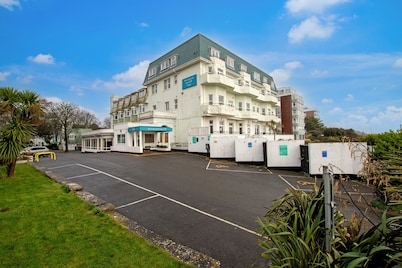 Bournemouth East Cliff by Belvilla