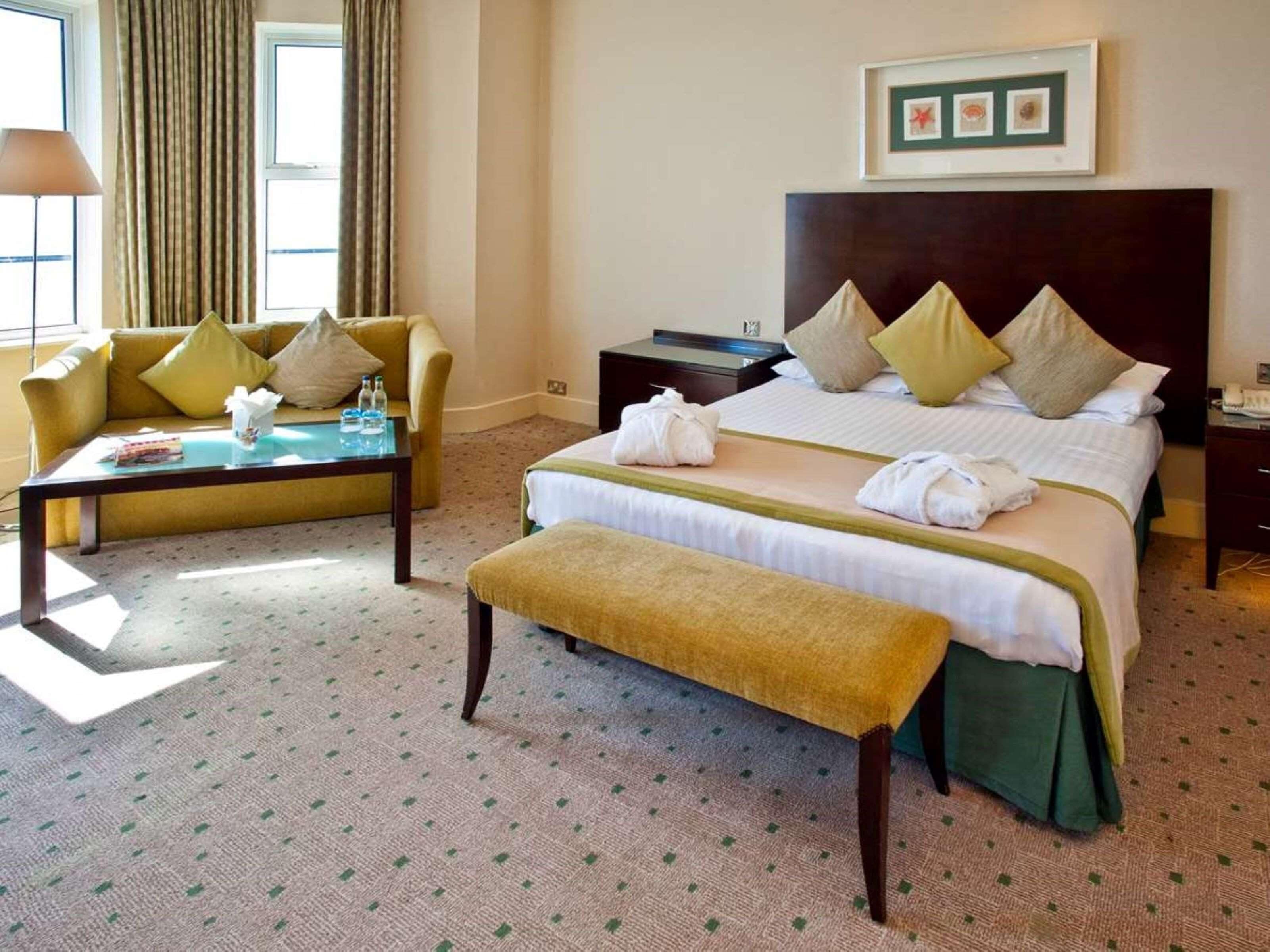 Photo - Bournemouth East Cliff by Belvilla