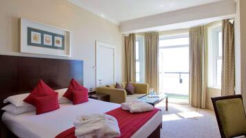 Premium bedding, desk, iron/ironing board, free rollaway beds