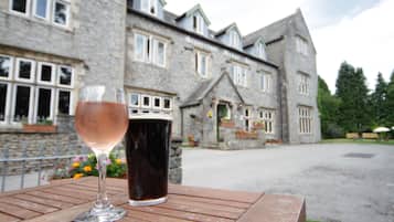 Breakfast, lunch and dinner served