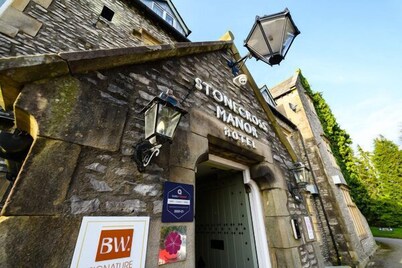 Stonecross Manor Hotel