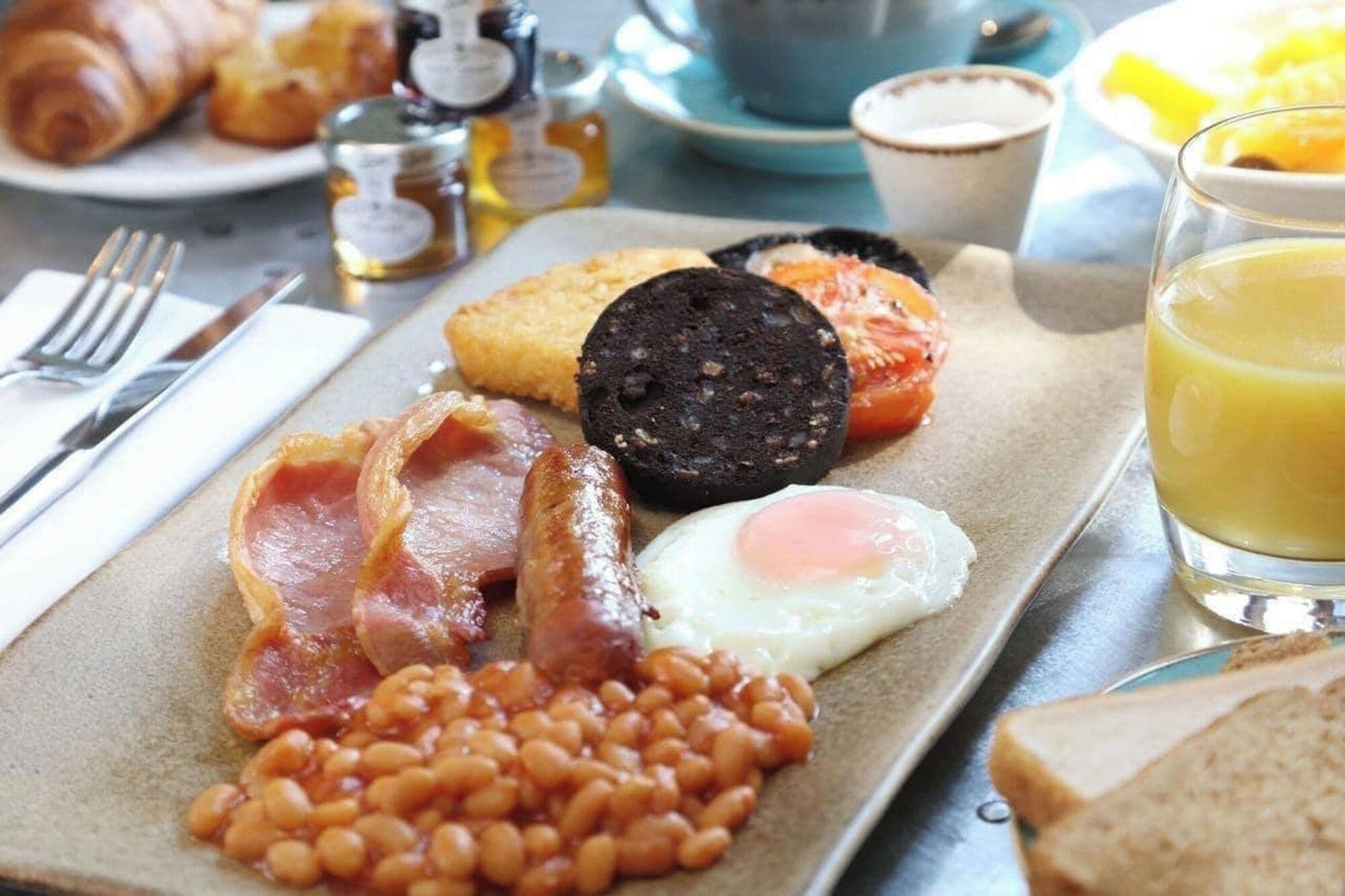 daily cooked-to-order breakfast (gbp 14.50 per person)