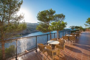 Terrace/patio - Hotel Galeon (Sant Joan de Labritja)