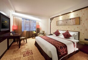 迷你吧、客房内保险箱、免费 WiFi