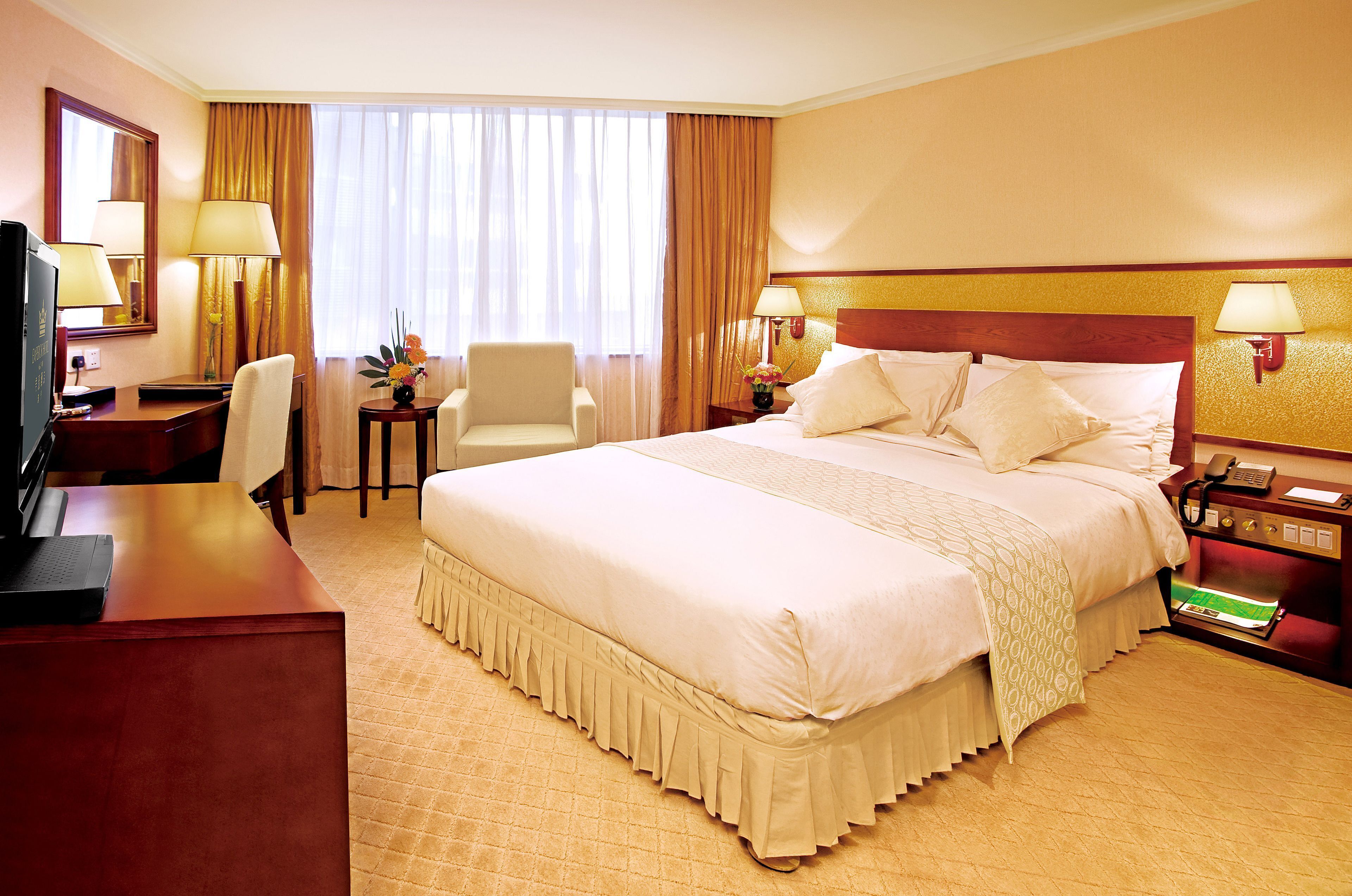 Minibar, in-room safe, free WiFi