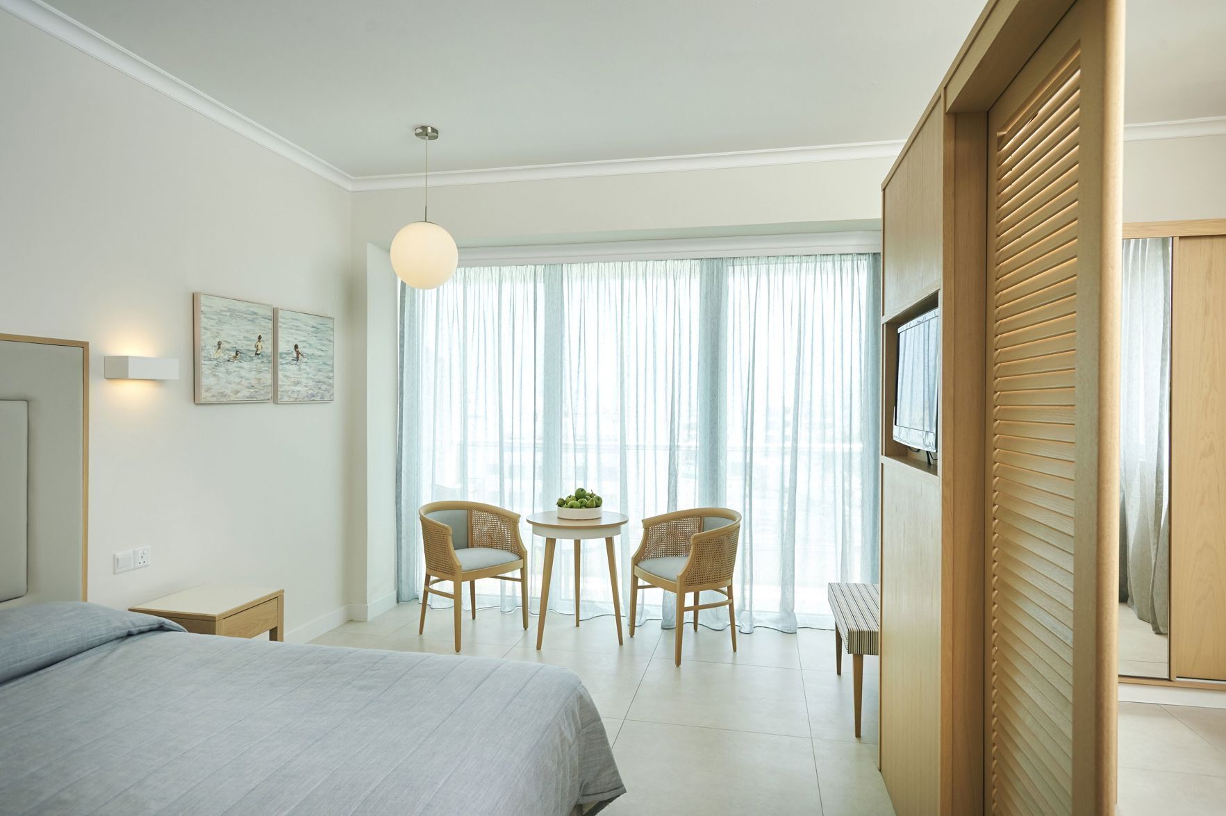 Minibar, coffres-forts dans les chambres, bureau, chambres insonorisées