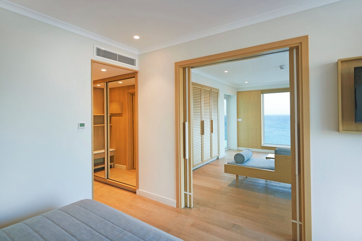 Minibar, in-room safe, desk, soundproofing