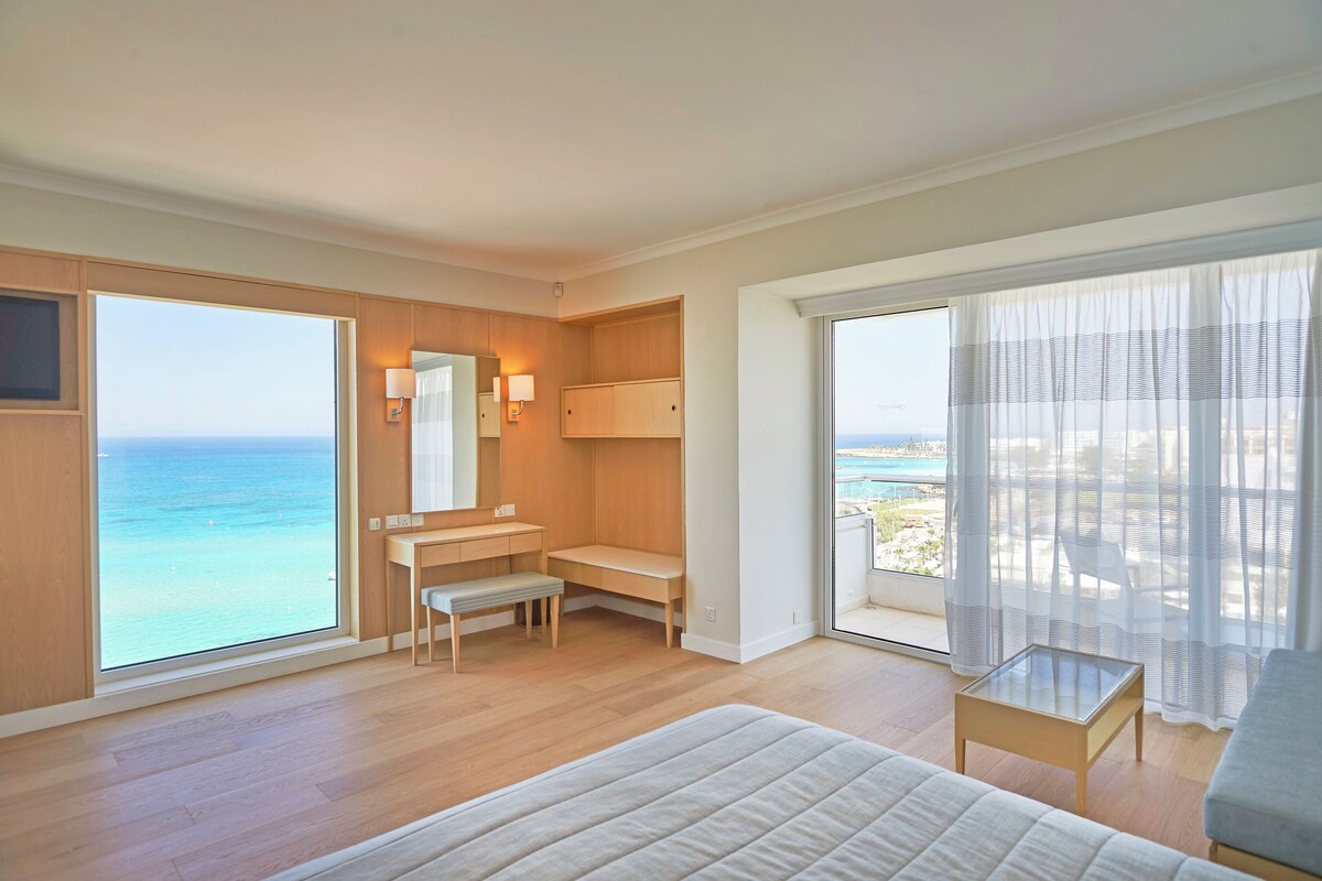 Minibar, in-room safe, desk, soundproofing