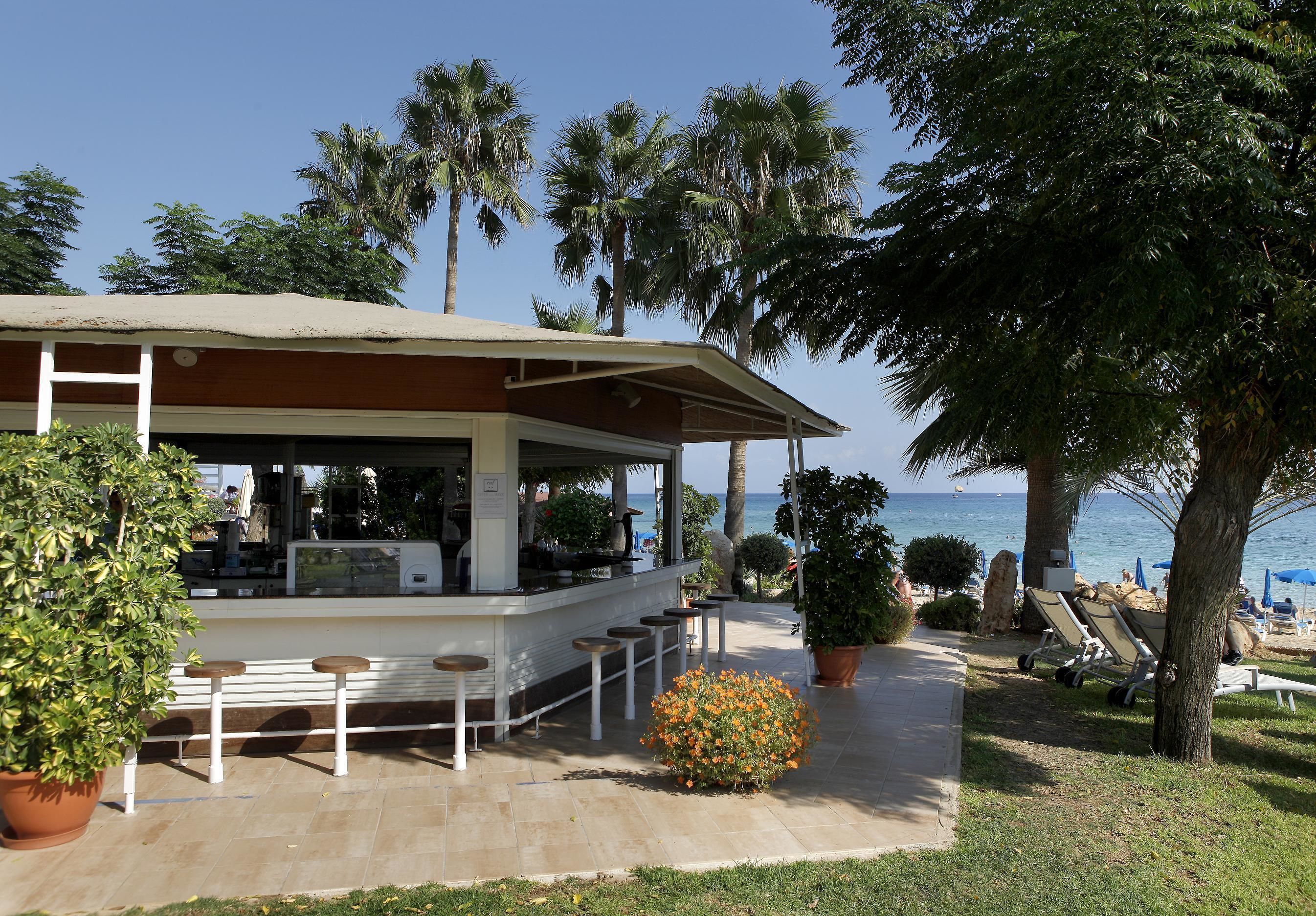 2 bars/lounges, poolside bar, beach bar