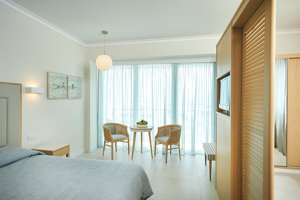 Minibar, in-room safe, desk, soundproofing