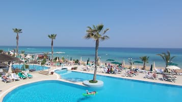 Piscine couverte, piscine extérieure (ouverte en saison)