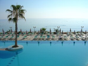 Indoor pool, seasonal outdoor pool, pool umbrellas, pool loungers - Sunrise Beach Hotel (Paralimni)