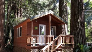 Classic Cabin, 1 Queen Bed (pets allowed) | Free WiFi, bed sheets - Emerald Forest Cabins (Trinidad)