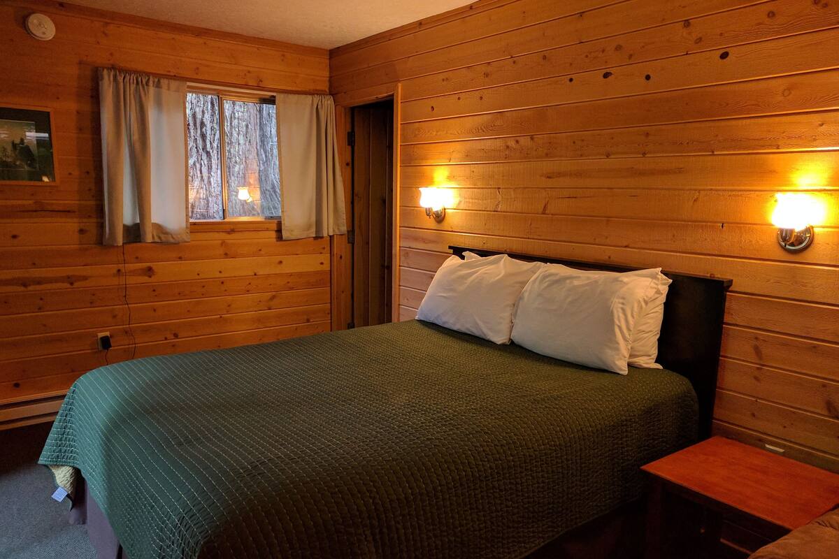Luxury Suite, 1 Queen Bed, Resort View (no pets allowed)