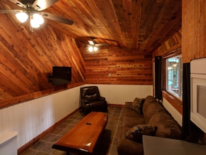Comfort Apartment, 2 Bedrooms (no pets allowed) | Living room