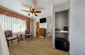 Deluxe Room, 1 Queen Bed | Premium bedding, pillowtop beds, individually decorated