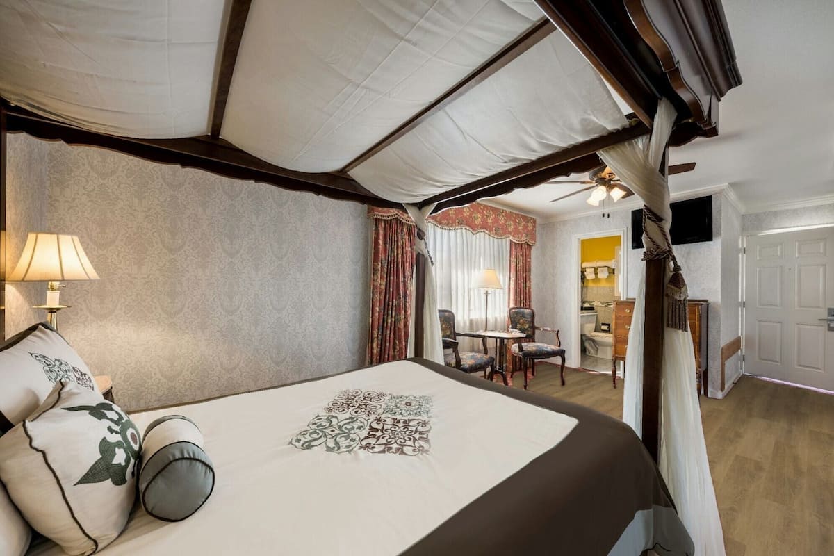 Deluxe Room, 1 Queen Bed