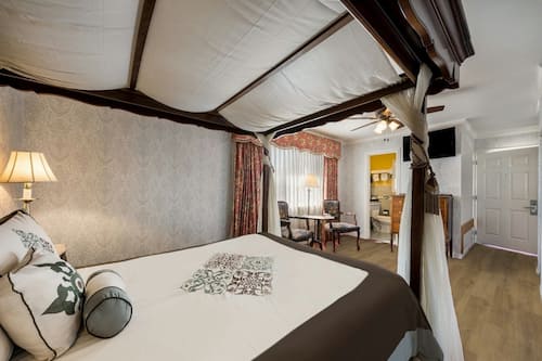 Deluxe-Zimmer, 1 Queen-Bett | Hochwertige Bettwaren, Pillowtop-Betten, individuell dekoriert