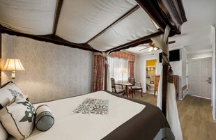 Deluxe Room, 1 Queen Bed | Premium bedding, pillowtop beds, individually decorated