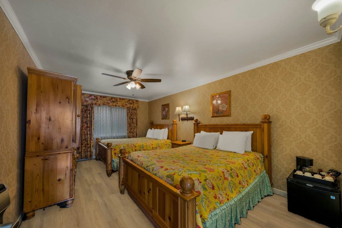 Double Room, 2 Queen Beds