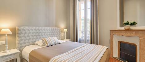 Chambre Double Économique | Coffres-forts dans les chambres, bureau, rideaux occultants