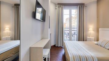 Economy-Doppelzimmer | Zimmersafe, Schreibtisch, VerdunkelungsvorhÀnge, schallisolierte Zimmer