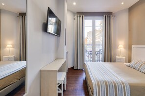 Economy Double Room | In-room safe, desk, blackout curtains, soundproofing - Hôtel Lépante (Nice)
