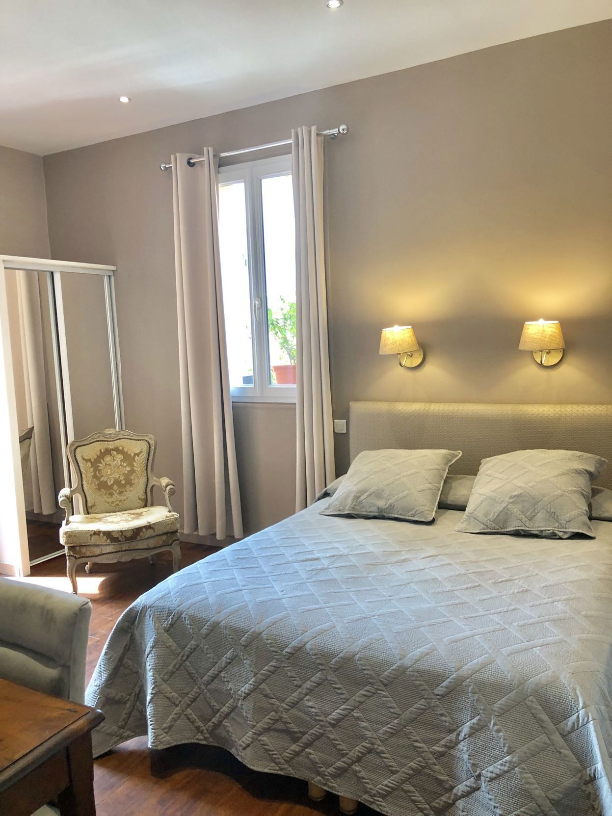 In-room safe, desk, blackout drapes, soundproofing