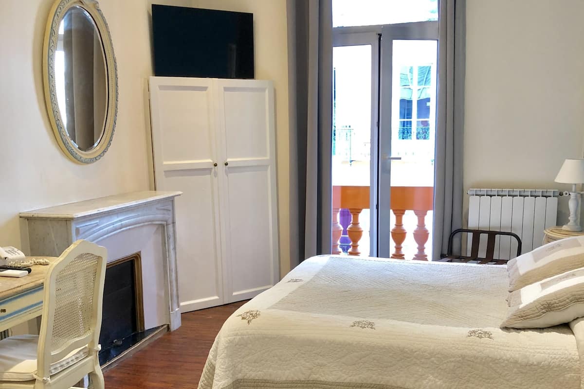 In-room safe, desk, blackout curtains, soundproofing