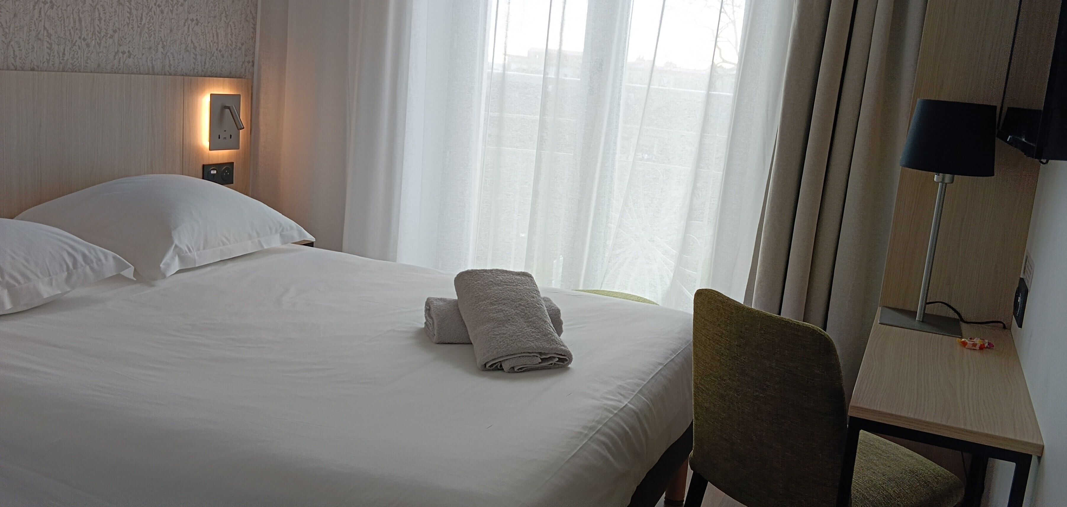 Literie de qualité supérieure, ameublement personnalisé, bureau