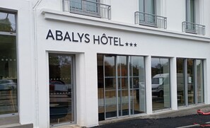 Front of property - Abalys Hotel (Brest)