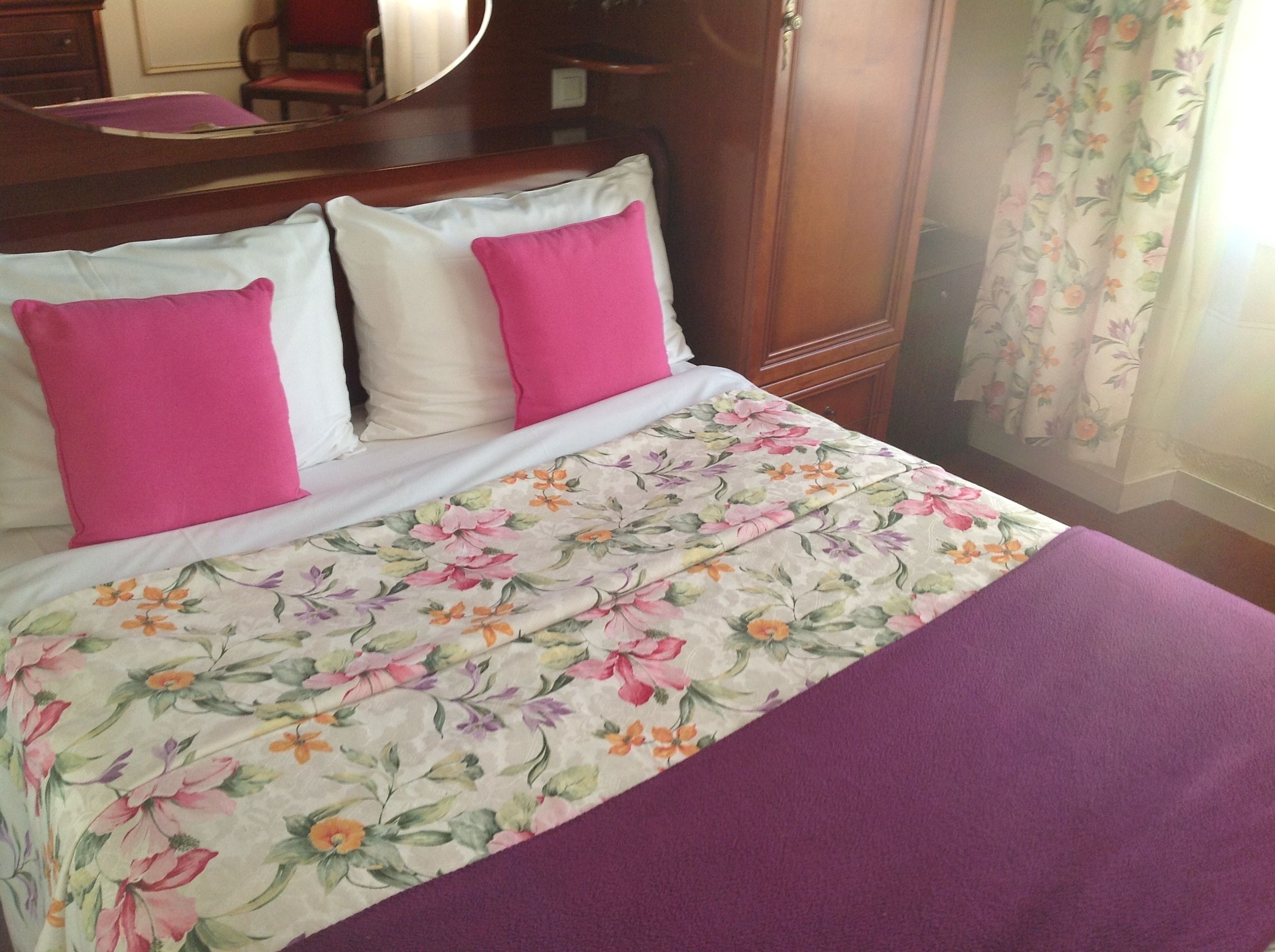 desk, soundproofing, iron/ironing board, cots/infant beds