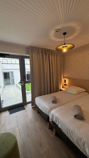 Tomannsrom – classic | Sengetøy av topp kvalitet, individuelt innredet og skrivebord