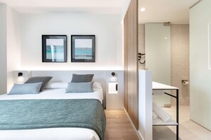 Free minibar items, in-room safe, desk, blackout drapes - Alexandre Fira Congress (L'Hospitalet de Llobregat)