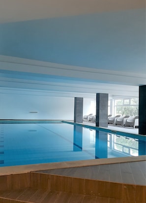 Piscine couverte, piscine extérieure (ouverte en saison)