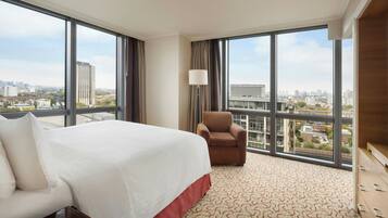 Apartment, 1 Bedroom, Non Smoking | Egyptian cotton sheets, premium bedding, down comforters, pillowtop beds