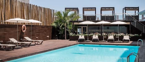 2 piscines extérieures