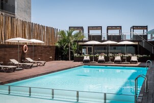 2 piscinas al aire libre