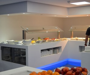 Petit déjeuner buffet servi tous les jours en supplément